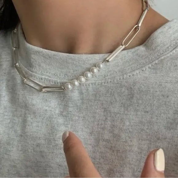 Modest Lu Jewelry - COPY - Silver Chain Link Pearl Choker Necklace 

Brand New